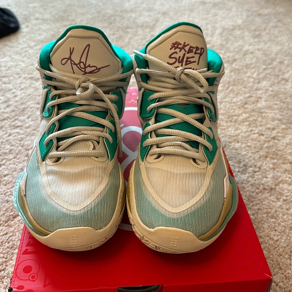 Excellent condition Nike Kyrie infinity basketball shoes men’s 8